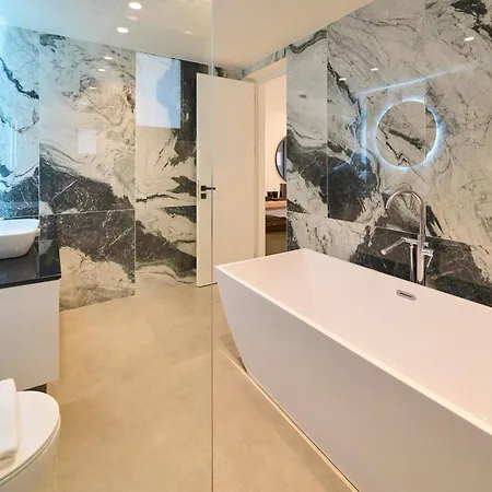 Отель Monarco Executive *