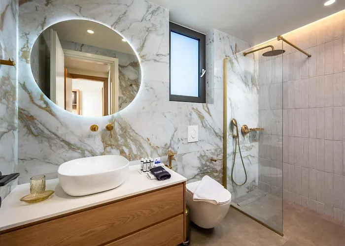 Monarco Executive Hotel *