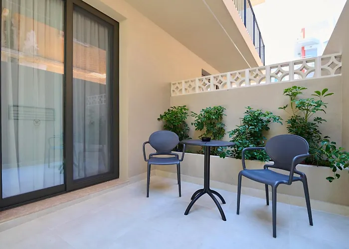 Monarco Executive Hotel *