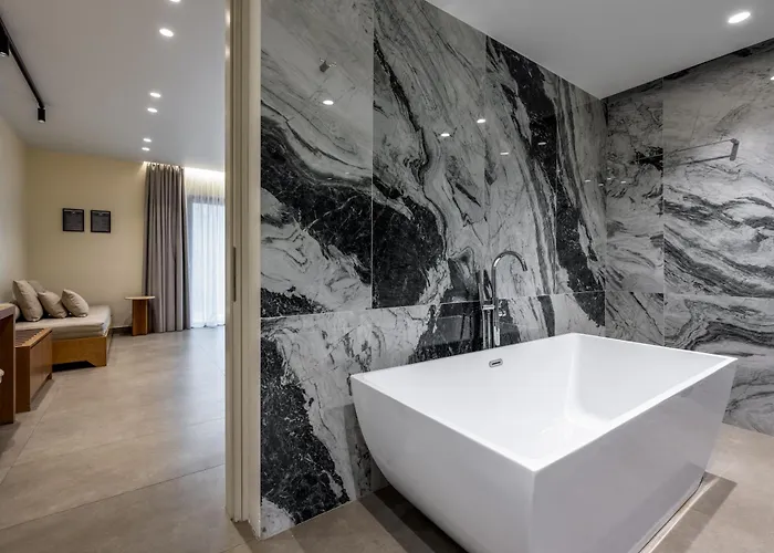 Monarco Executive Hotel