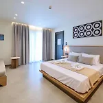 Monarco Executive Hotel *