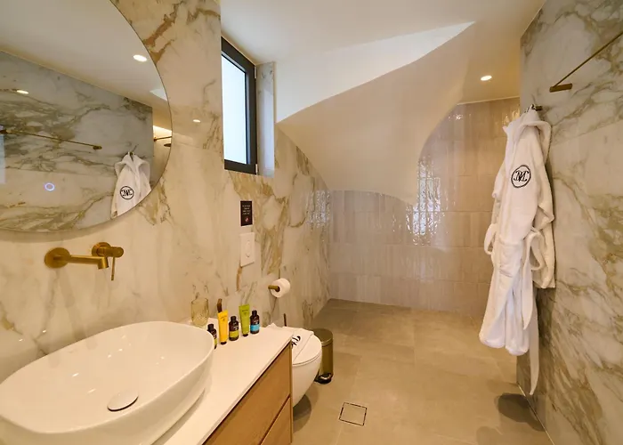 Monarco Executive Hotel