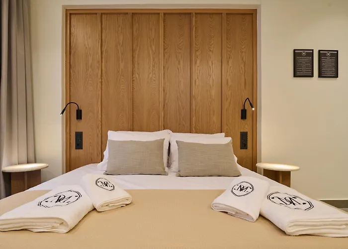 Monarco Executive Hotel *